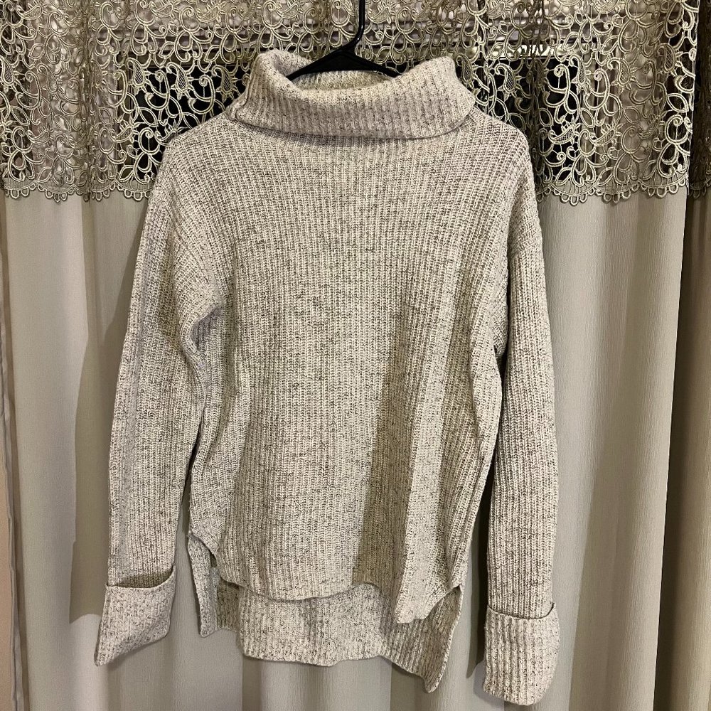 Wool Knit Turtleneck Sweater (Heathered Oatmeal)